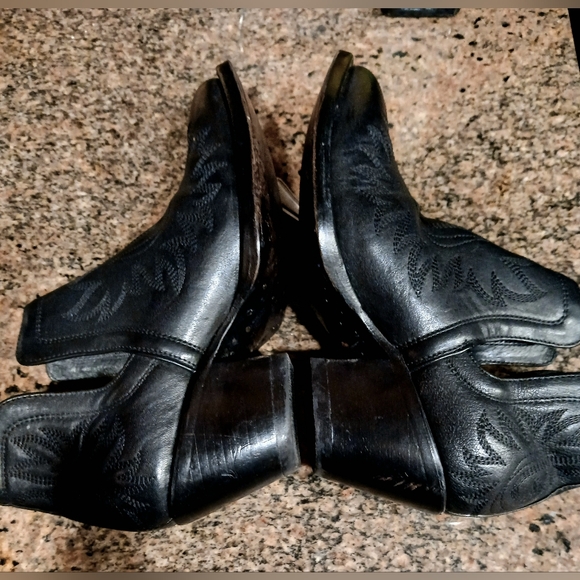 Ariat Dixon Black Leather Ankle Boots, 6.5 EUC - Picture 6 of 16